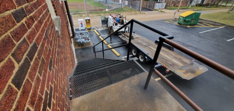 Steel Building Erection, Staging